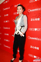 组图：马雅舒黑丝袜上阵秀美腿 李玲玉半露酥胸