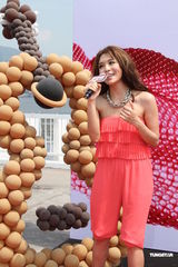 组图：官恩娜宣传新碟未让男友撑场 称不着急结婚