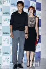 组图：沈昌珉金秀路等出席足球选手具滋哲婚礼