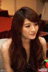 组图：台淫少门女星吴亚馨爆乳复出代言