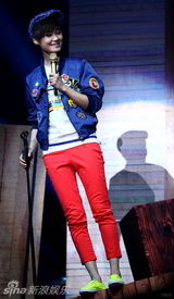 组图：李宇春深圳开唱High翻全场