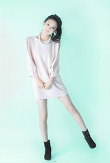 组图：赵丽颖糖果色大片暖春甜心惹人爱