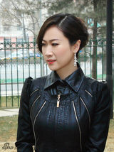 组图：芙蓉姐姐接受新华社专访 知性装扮尽显干练