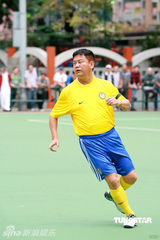 幻灯图：郭富城黄日华陈百祥等举行球赛纪念尹志强