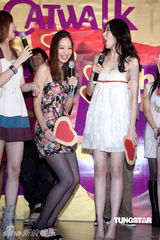 幻灯图：林志玲助阵模特公司开工 泳装环节趣味十足