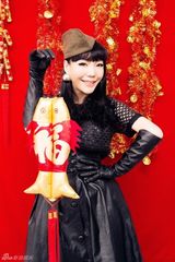 组图：吴莫愁李代沫曝贺岁照迎新年