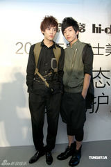 高清图：BOBO上海做活动 着装青春活力四射