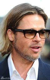 组图：《点球成金》首映 布拉德-皮特西装亮相