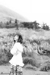 组图：邓家佳黑白大片做云淡风轻的女子