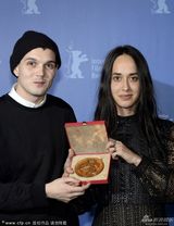 组图：金熊奖评审团特别奖短片《只要枪还在》