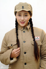 组图：新《亮剑》定妆照 甘婷婷黄志忠塑战争情侣