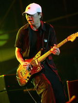 崔健压轴龙水湖音乐节首日