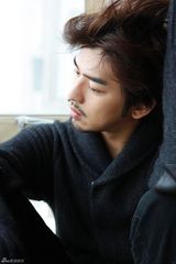 高清图：陈柏霖全新潮男写真 眼神犀利酷帅十足