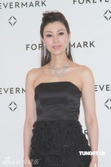 组图：李嘉欣出席美钻活动 坦言手饰留给儿媳