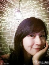 组图：43岁万绮雯容颜不老似花季少女