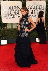 高清组图：克里基娜-兰西克拼接羽毛长裙哥特十足