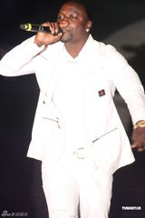 组图：Akon台北热力开唱 短唱十首捞金千万