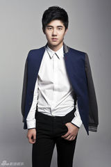 组图：刘昊然写真干净单纯 初涉荧屏备受好评