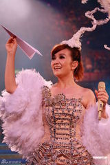 组图：梁静茹演唱会落幕 与表哥同台合唱