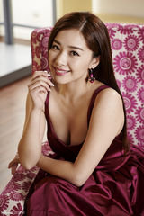 组图：阚清子《悦己》大片 露半球红裙妖娆