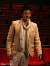 幻灯图：陆毅深夜拍大片 宣传世博不遗余力