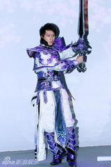 幻灯图集：韩庚帅气代言 潇洒白西装秀舞姿