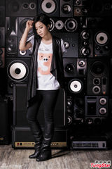 组图：黄耀明带领师弟妹摇滚 王菀之鼓神上身