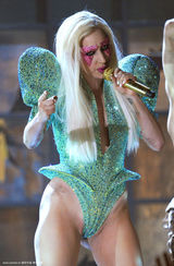 高清组图：格莱美现场 Lady Gaga呲牙咧嘴吓死人