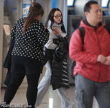 组图：蒋勤勤素颜现身机场 婉拒合影匆匆离开