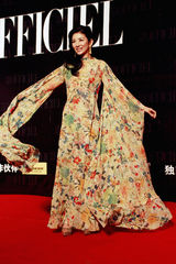 组图：黄奕亮相优雅盛典 称未受骂战风波影响