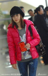 幻灯图集：李小璐素颜显憔悴 被传曾在片场晕倒