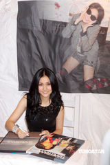 幻灯图集：谢安琪发唯美写真 称对不实报道追究责任