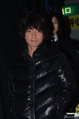 组图：郑伊健开唱秀肌肉与女模热舞 蒙嘉慧现身支持