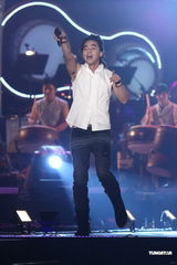 组图：陶晶莹拼老命热舞 FT Island组合压轴