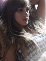 组图：阿尔芭杂志大片曝光 妆容冷艳秀发如丝