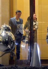 独家：潘粤明美女吃饭热聊 董洁与陌生男同回京