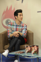 组图：李治廷谈与范冰冰绯闻 称时间久了没秘密