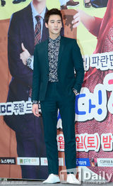 组图：韩胜妍乞丐装宣传《张宝利》吴涟序优雅