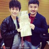 组图：谢娜为何炅准备生日派对 张杰吹气球