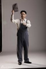 组图：献礼剧《开天辟地》邓小平定妆照 