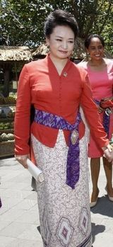 组图：丽媛Style入选《名利场》全球最佳着装