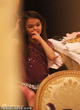 组图：阿汤哥牵妻抱女其乐融融 苏瑞甩发迷倒老汤