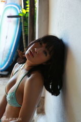 组图：G奶女星爆乳写真走红 长相酷似蔡依林