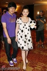 高清组图：李湘公开秀大肚 自曝体重已达140斤