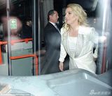 组图：布兰妮游伦敦录节目 化身游客搭双层巴士