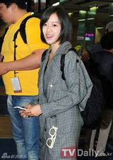 组图：T-ara赴日巡演休闲装亮相机场