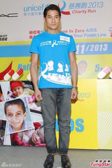 组图：郭富城演床戏尴尬 被问绯闻女友闪人