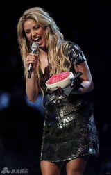 组图：麦莉-塞勒斯蕾哈娜唱响MTV欧洲音乐大奖