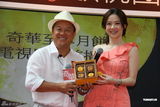 组图：曾志伟代言月饼吸金 曾宝仪意外现身不谈嫁 