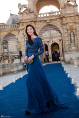 张雨绮赴法看赛马 蓝礼裙欧式淑媛风